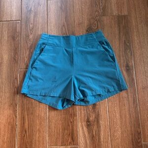 Athleta Women’s Shorts Teal Pockets Elastic Waist Size 4